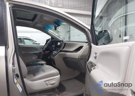 2017 Toyota Sienna Xle/Limited z USA, uszkodzony, nr VIN 5TDDZ3DCXHS147867